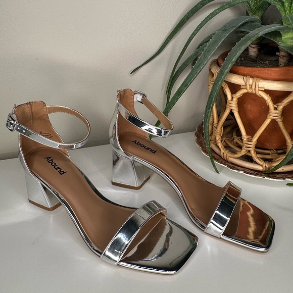 Abound Silver Metallic Block Heel Sandals, Square Toe Ankle Strap 9M - Picture 3 of 15
